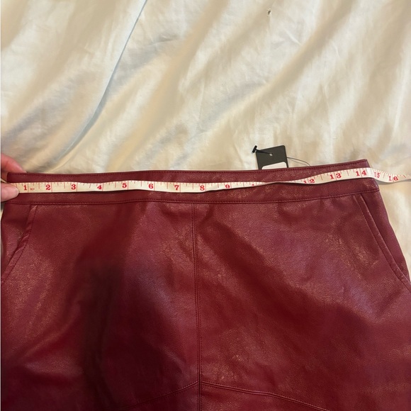Lulus vegan leather skirt (M) NWT - Picture 4 of 10